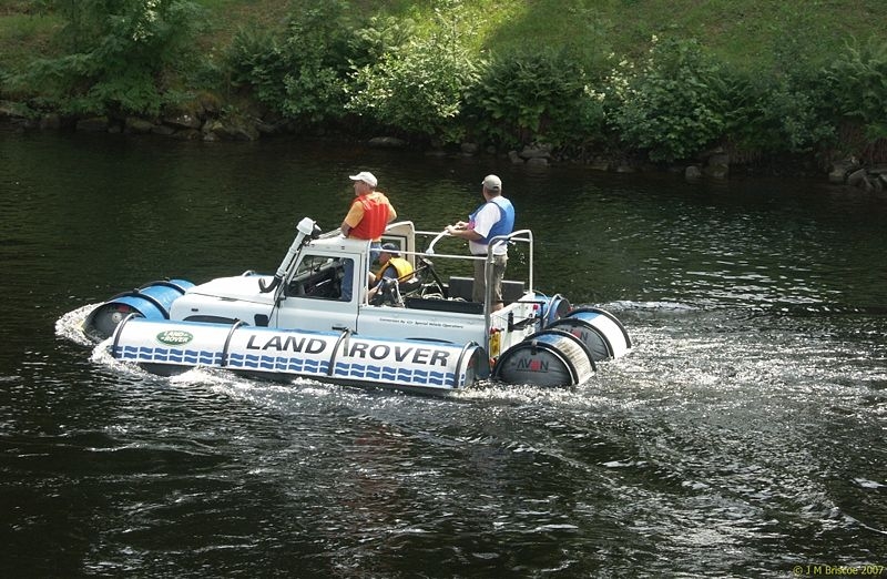 Landy zu Wasser.